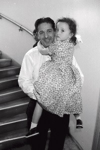 Phoebe Saatchi Yates with her father, Charles Saatchi, in 1999