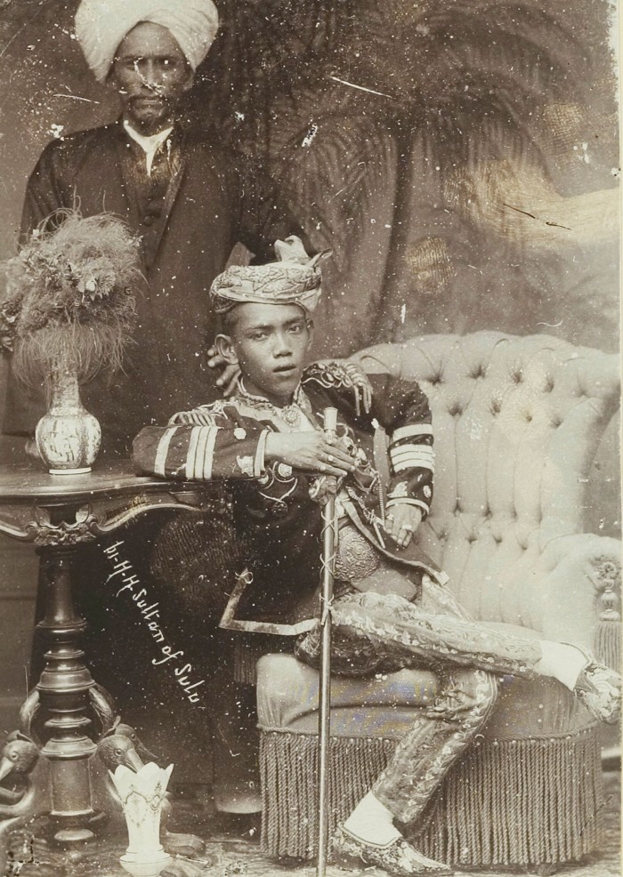 A black and white photo showing Sultan Jamalul Kiram II