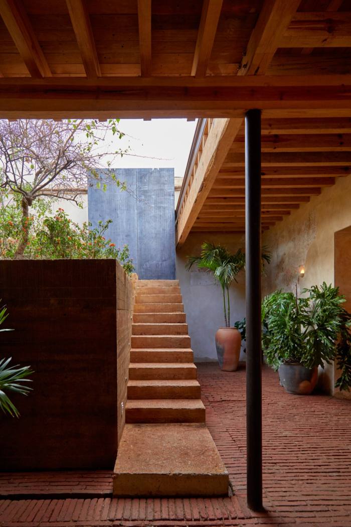Escondido Oaxaca merges a 19th-century house with a modern tower