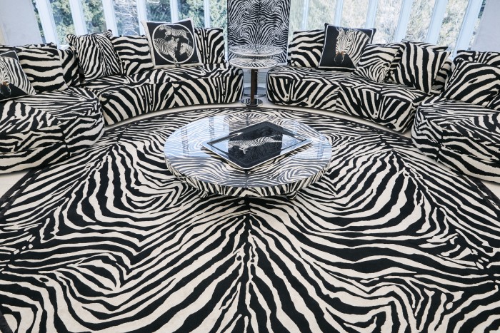 Zebra Calla sofa, Aurora table and lacquered MDF tray