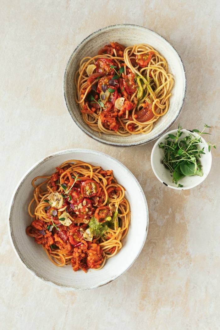 Spaghetti in red lentil sauce