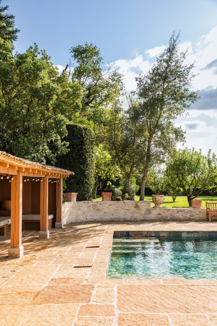 The swimming pool at Château Troplong Mondot