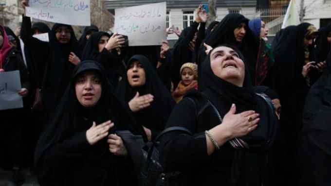 Iranian demonstrators react during a protest against the assassination of the Iranian Major-General Qassem Soleimani, head of the elite Quds Force, and Iraqi militia commander Abu Mahdi al-Muhandis, who were killed in an air strike at Baghdad airport, in front of United Nation office in Tehran, Iran January 3, 2020. Nazanin Tabatabaee/WANA (West Asia News Agency) via REUTERS ATTENTION EDITORS - THIS IMAGE HAS BEEN SUPPLIED BY A THIRD PARTY.