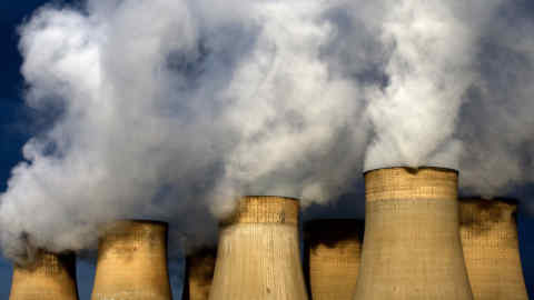 File photo dated of Ratcliffe On Soar power station, as the UK's carbon dioxide emissions fell by almost 6% in 2016 after coal use more than halved to record lows, analysis suggests. PRESS ASSOCIATION Photo. Issue date: Monday March 6, 2017. Carbon emissions from coal fell 50% as use of the fossil fuel dropped by 52%, with three coal fired power stations closing in the UK in 2016, according to the Carbon Brief website, which reports on climate science and energy policy. See PA story ENVIRONMENT Emissions. Photo credit should read: David Davies/PA Wire