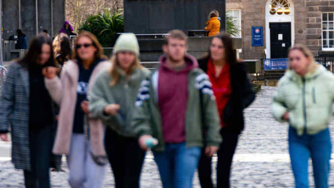 2B7JH4T Students outside Library at University of Edinburgh, Scotland, UK