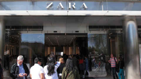 People in front of the new Zara store on April 07, 2017 in Madrid, Spain. The store is the biggest Zara store in the world measuring 6,000 square meters. (Photo by Cristina Arias/Cover/Getty Images)