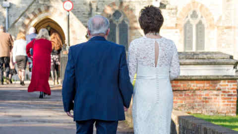 GP3T0Y Elderly couple making their way to the church on their way to renew their marriage vows