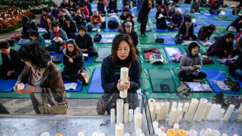 Seoul: a parent prays for exam results