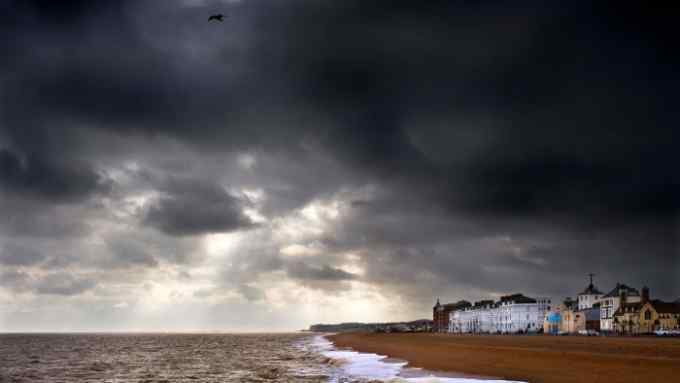 CF2H27 Storm clouds gathering over the coast at Deal in Kent.