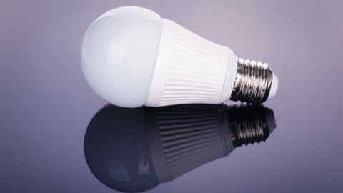 pfeatures, LED lightbulb
