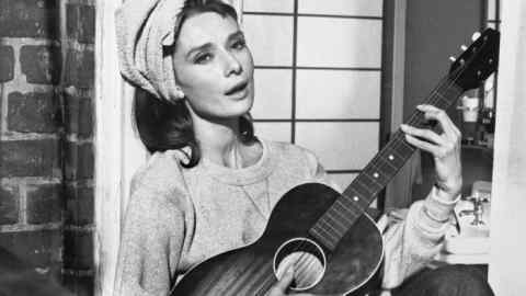 Audrey Hepburn sings 'Moon River' in 'Breakfast at Tiffany's'