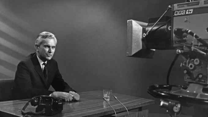 English newsreader Kenneth Kendall (1924 - 2012) in front of a camera at Broadcasting House, Portland Place, London, 30th June 1969. Kendall has just rejoined the BBC after eight years of freelance broadcasting work. (Photo by Keystone/Hulton Archive/Getty Images)