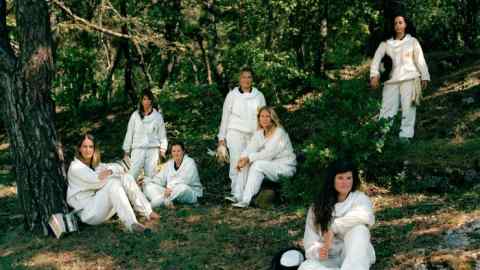 Women beekeepers supported by Guerlain