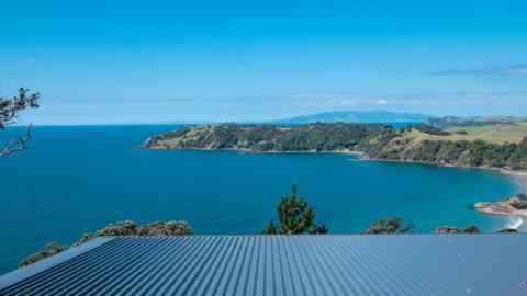 The view of a bay from Onetangi Belle house, New Zealand