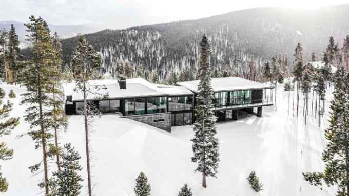 A five-bedroom modern mountain home