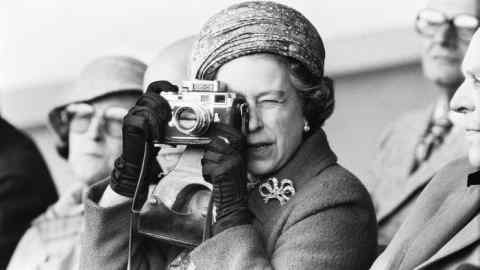 Queen Elizabeth II using her Leica, 1981