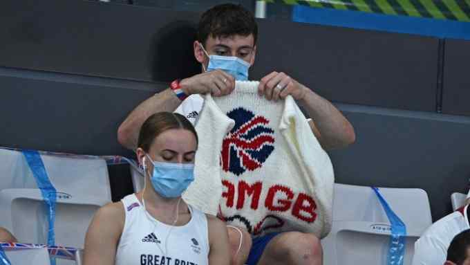 Tom Daley knitting at the Tokyo Olympics, August 2021