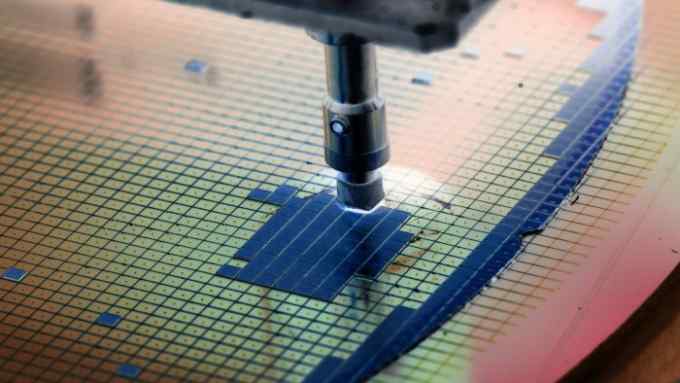 Chipmaking using silicon wafer
