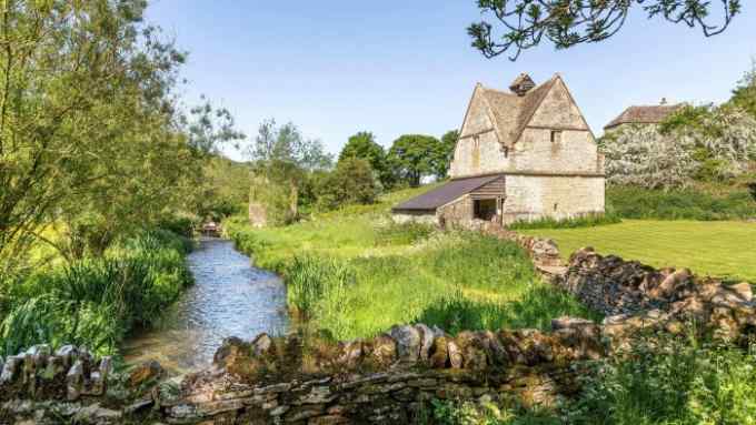 old stone dovecote (c.1600 AD) beside the River Windrush